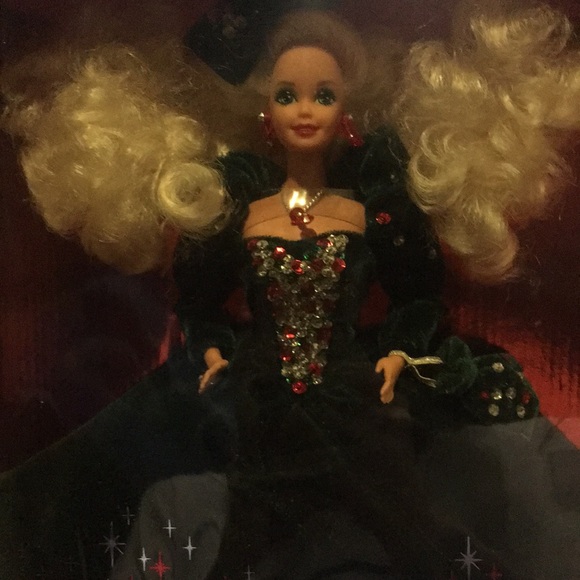 Happy Holidays Barbie: 1991 - Picture 4 of 13